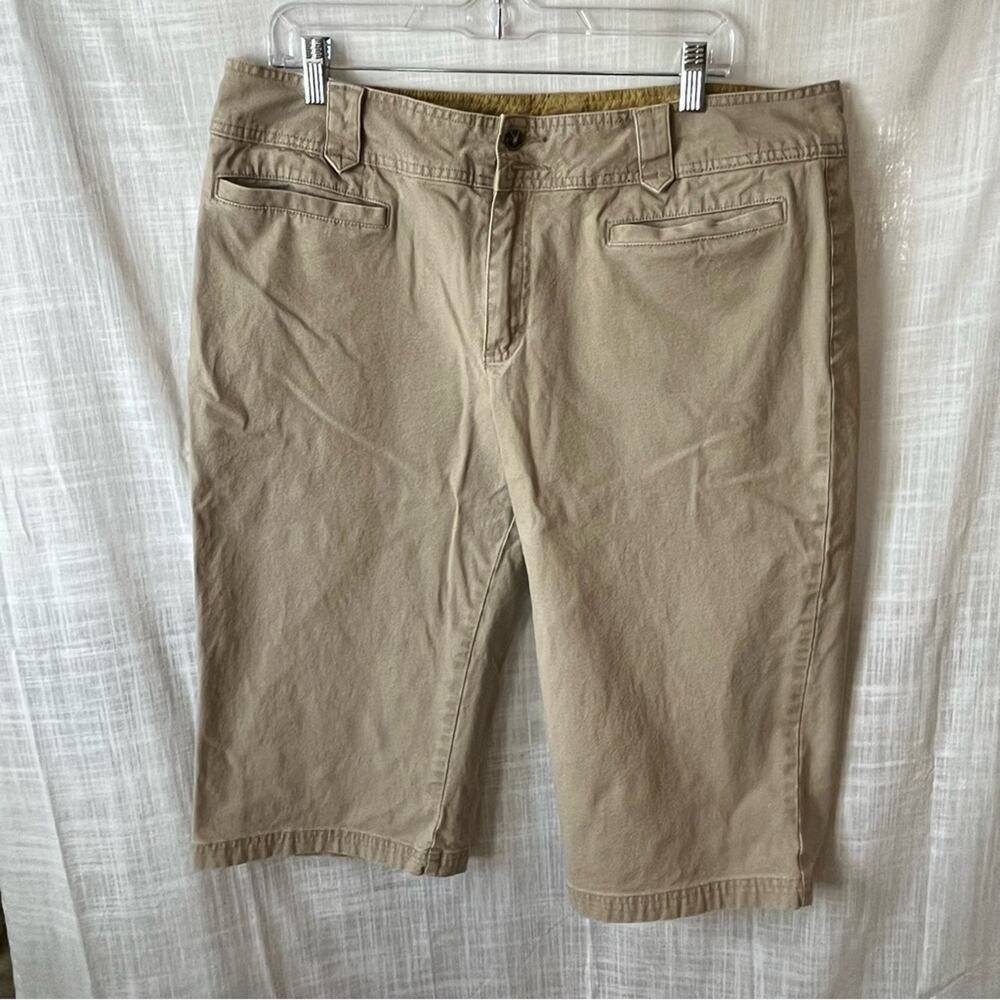 Women’s Bermuda shorts, Cabelas Women’s Hikers, Tan, size 16
